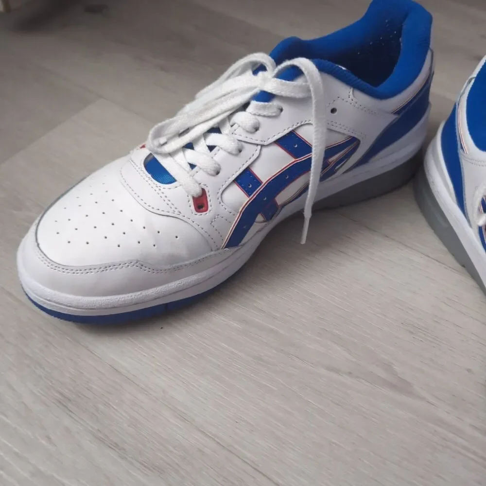 ASICS Shoes Newyork Knicks Mens Size 10 white and blue Asics Shoes